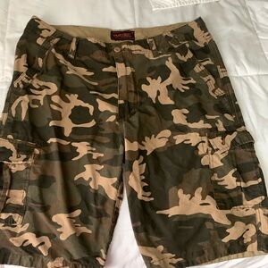 Men’s camouflage cargo shorts